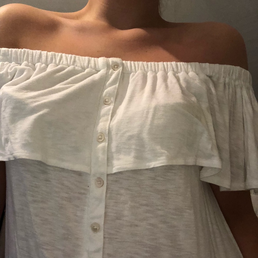 Size Small. American eagle, Off the shoulder shirt